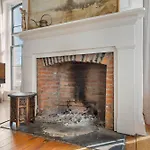 Cozy Corner In Frankfort Hideaway