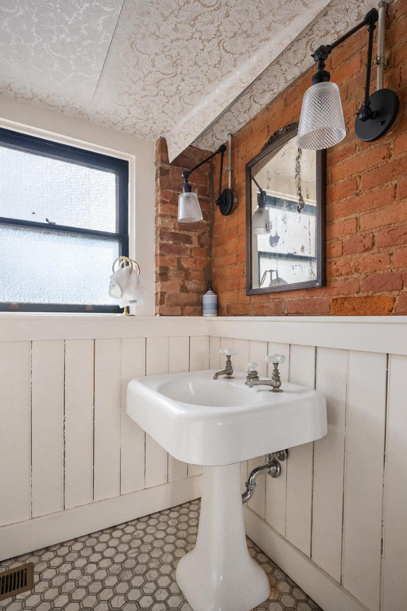 Cozy Corner In Frankfort Hideaway *